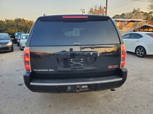 Used 2013 GMC Yukon XL Denali image 7