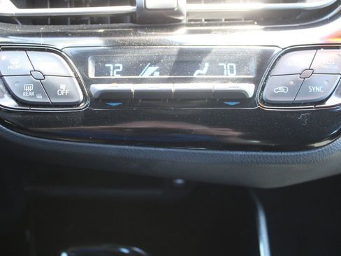 Used 2019 Toyota C-HR XLE FWD image 36