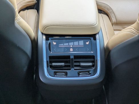 Certified 2023 Volvo XC60 B6 Ultimate w/ Protection Package Premier image 28