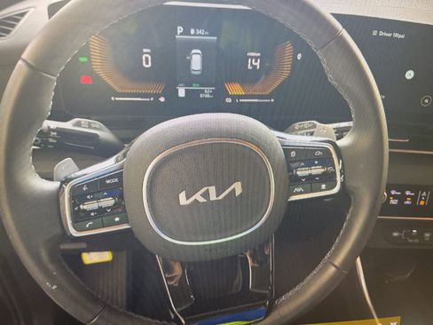 Used 2026 Kia Carnival EX image 9