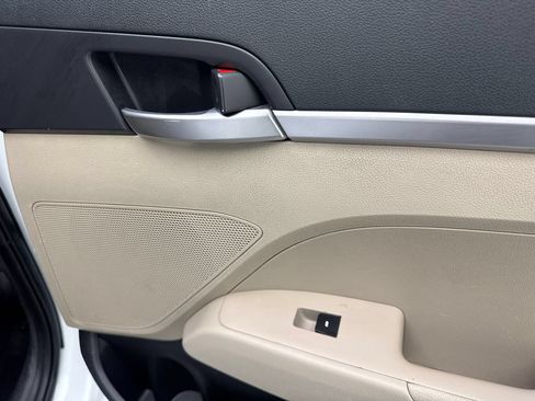 Used 2019 Hyundai Elantra SE FWD image 31