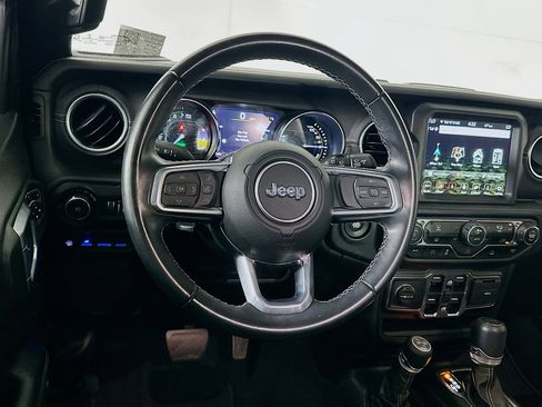 Used 2022 Jeep Wrangler Sahara image 17