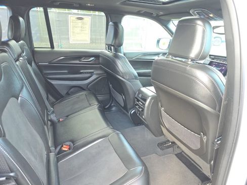Used 2024 Jeep Grand Cherokee Altitude AWD/4WD image 11