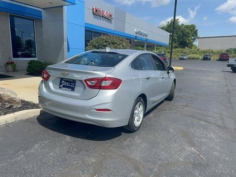 Used 2018 Chevrolet Cruze LT w/ Convenience Package FWD image 7