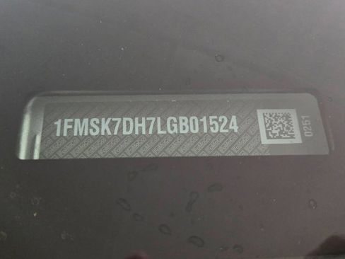 Certified 2020 Ford Explorer XLT image 3