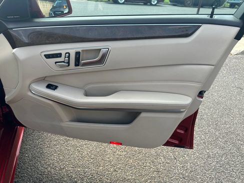 Used 2014 Mercedes-Benz E 350 4MATIC Sedan image 21