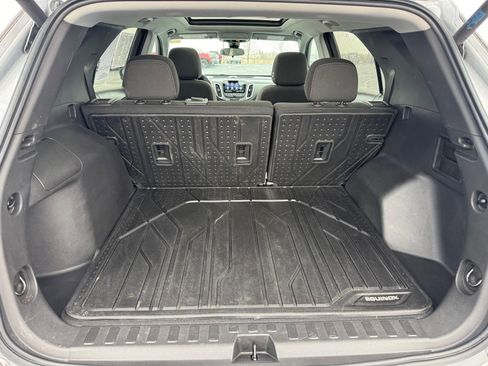 Used 2024 Chevrolet Equinox LT image 3