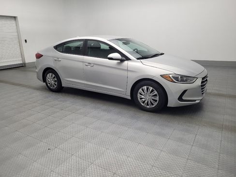 Used 2017 Hyundai Elantra SE image 11