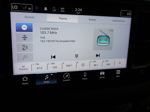 Used 2024 Chrysler Pacifica Touring-L image 33