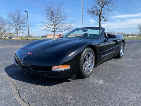Used 1999 Chevrolet Corvette Convertible w/ Memory Pkg image 1
