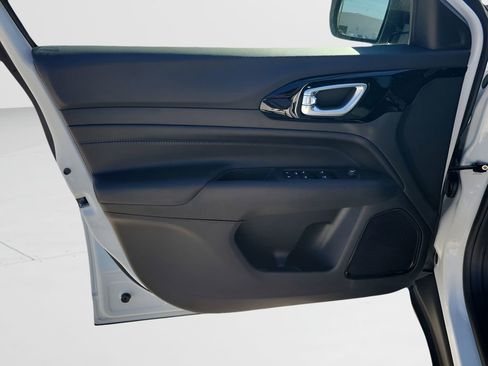 New 2026 Jeep Compass Latitude image 41