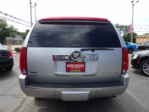 Used 2011 Cadillac Escalade Luxury AWD/4WD image 4