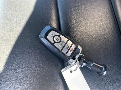 Used 2021 Ford Explorer XLT AWD/4WD image 11
