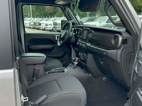 Used 2020 Jeep Wrangler Sport AWD/4WD image 27