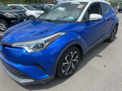 Used 2019 Toyota C-HR XLE FWD image 2