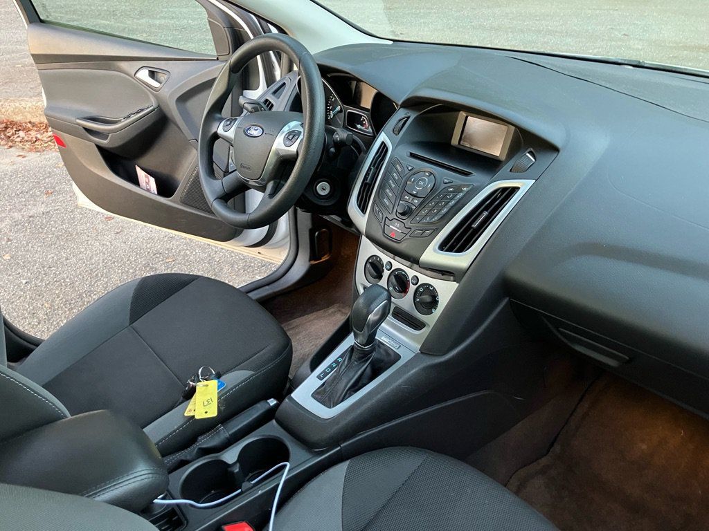 Used 2014 Ford Focus SE FWD image 8