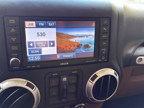 Used 2013 Jeep Wrangler Unlimited Sahara w/ Connectivity Group AWD/4WD image 19