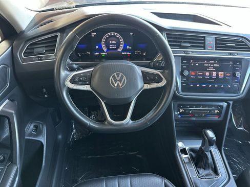 Used 2022 Volkswagen Tiguan SE image 16