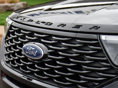 Used 2023 Ford Explorer ST-Line w/ Class IV Trailer Tow Package image 39