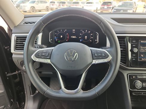 Used 2023 Volkswagen Atlas SE w/ Panoramic Sunroof Package FWD image 16