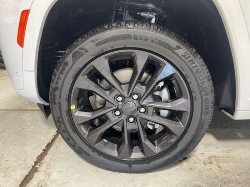 New 2026 Jeep Grand Cherokee L Limited AWD/4WD image 10
