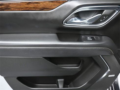 Used 2023 Chevrolet Suburban Premier image 19