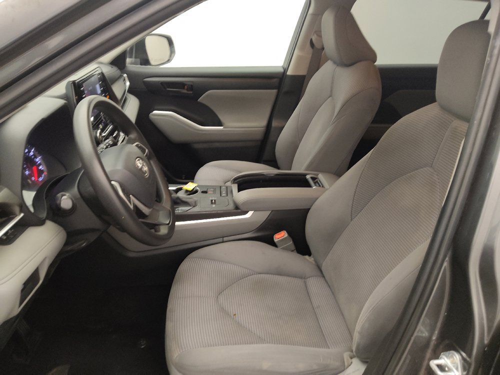 Used 2022 Toyota Highlander L FWD image 17