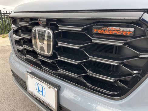 Used 2025 Honda Pilot TrailSport image 16