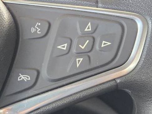 Used 2017 Chevrolet Malibu LT FWD image 23