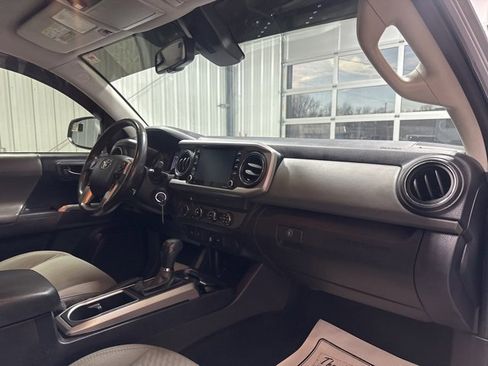 Used 2020 Toyota Tacoma SR5 w/ Technology Package image 25