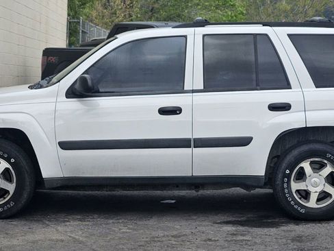 Used 2005 Chevrolet TrailBlazer LS w/ LS Preferred Equipment Group AWD/4WD image 2