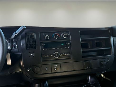 Used 2019 GMC Savana 2500 w/ Driver Convenience Package image 22