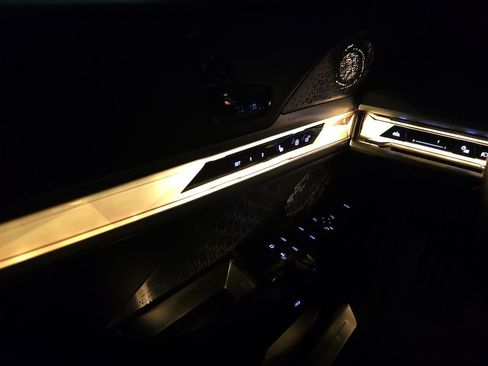 Used 2024 BMW i7 xDrive60 w/ Executive Package image 77