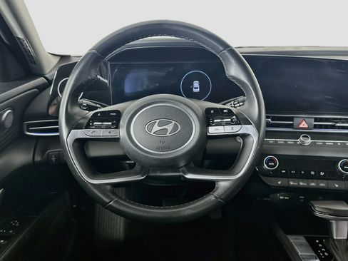 Used 2025 Hyundai Elantra SEL FWD image 18