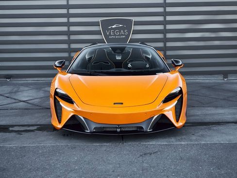 Used 2025 McLaren Artura Spider image 25