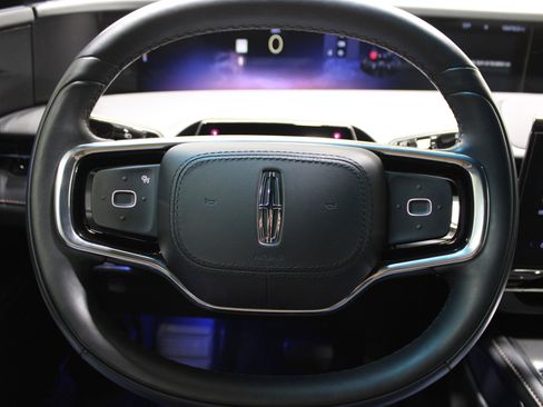 Certified 2024 Lincoln Nautilus Reserve w/ Equipment Group 202A image 10