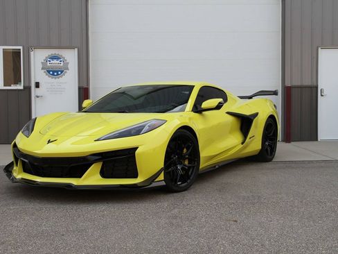 Used 2024 Chevrolet Corvette Z06 w/ Z07 Performance Package RWD image 1