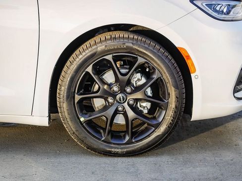 New 2026 Chrysler Pacifica Select w/ S Appearance Package image 11