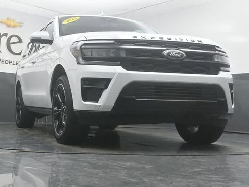 Used 2024 Ford Expedition Limited AWD/4WD image 3