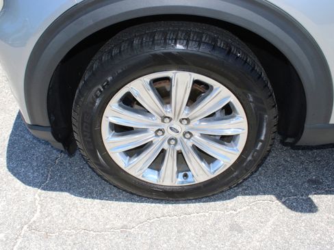 Used 2023 Ford Explorer Limited w/ Limited Technology Package RWD image 12