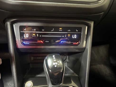 Used 2023 Volkswagen Tiguan SE FWD image 12