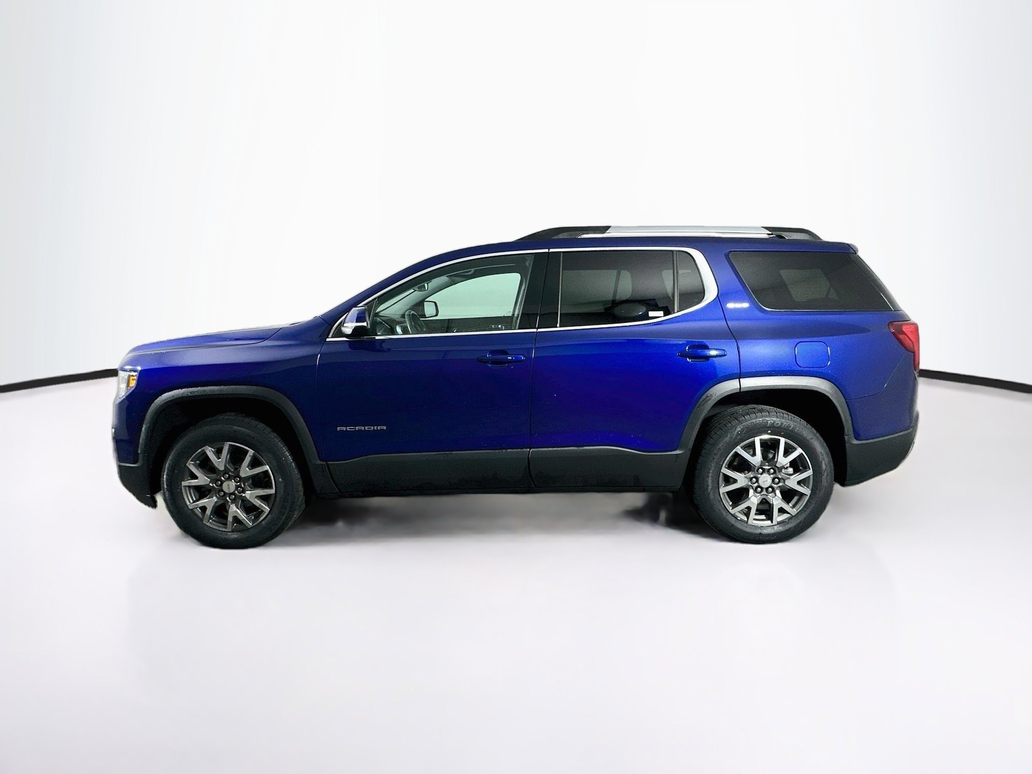 Used 2023 GMC Acadia SLE w/ Driver Convenience Package FWD image 4