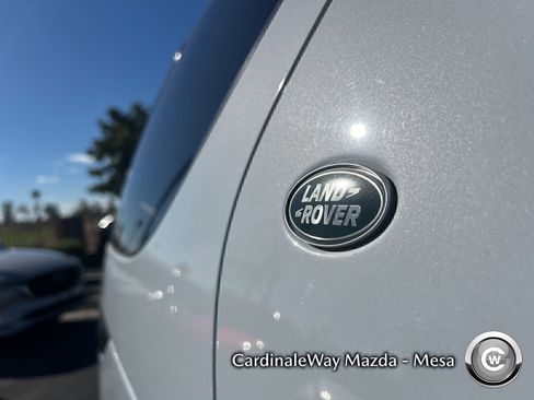 Used 2023 Land Rover Discovery Metropolitan Edition image 10