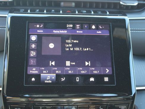 Used 2025 Jeep Grand Cherokee Laredo w/ Luxury Tech Group I image 18