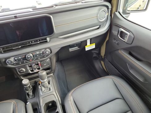 New 2026 Jeep Gladiator Sahara image 16