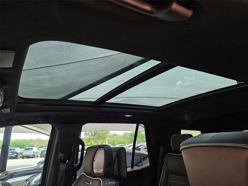 Used 2025 GMC Yukon Denali Ultimate w/ LPO, Floor Liner Package AWD/4WD image 8