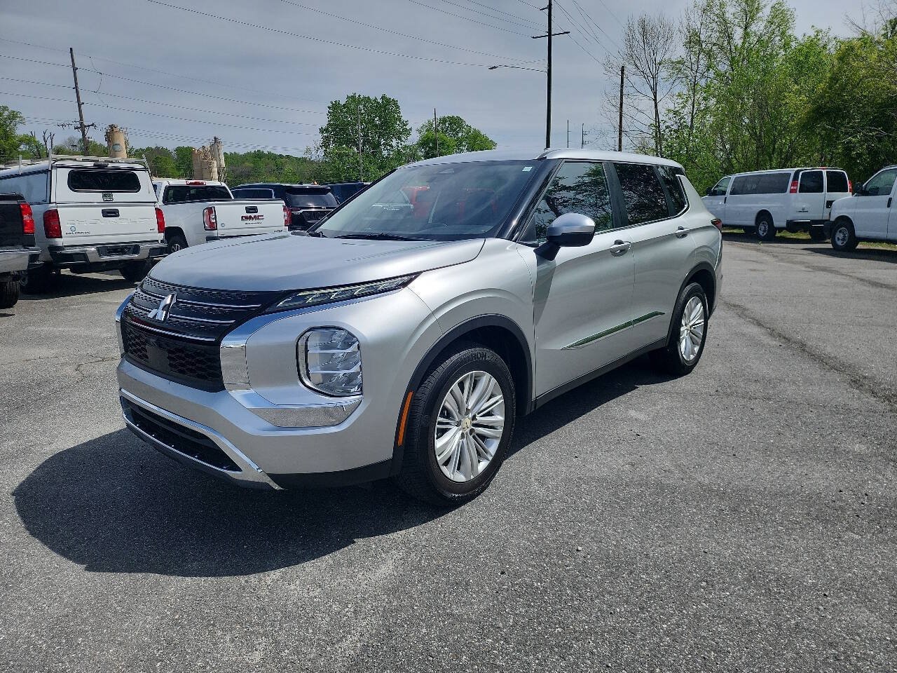 Used 2022 Mitsubishi Outlander ES FWD image 2
