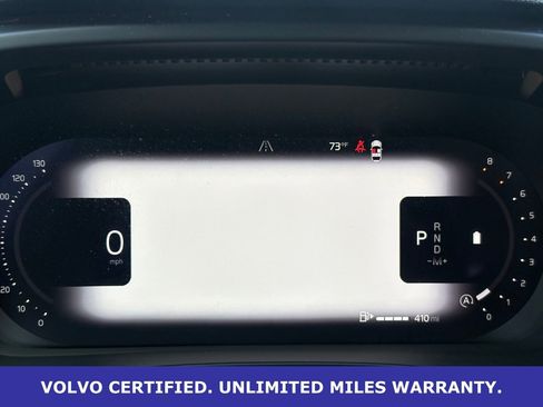 Certified 2025 Volvo XC40 B5 Plus AWD/4WD image 17
