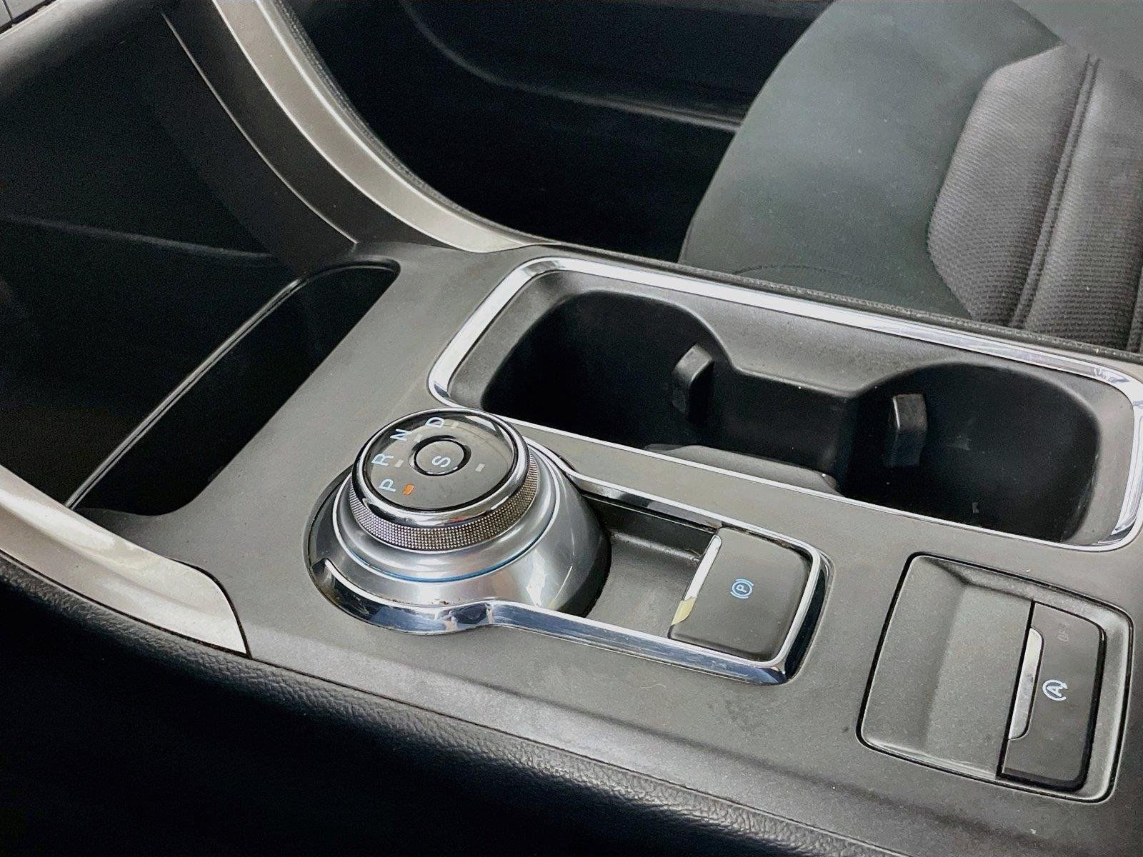 Used 2019 Ford Fusion SE FWD image 19