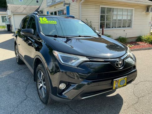 Used 2016 Toyota RAV4 XLE AWD/4WD image 4